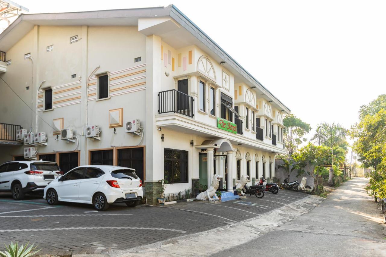 Reddoorz Plus @ Jalan Pumorow Manado Exterior photo