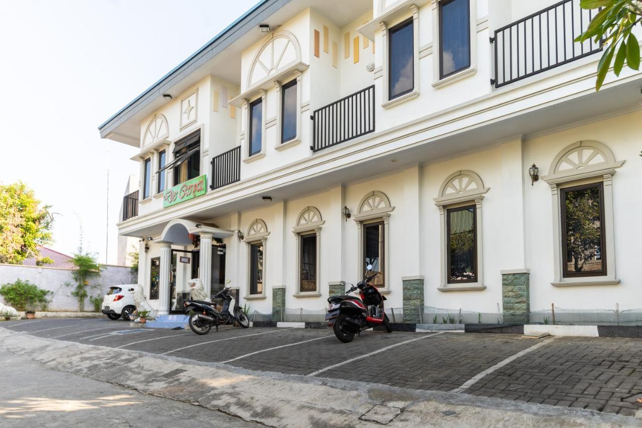Reddoorz Plus @ Jalan Pumorow Manado Exterior photo